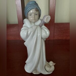 Lladro Bundled Bather # 6800